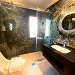 Q Hotel