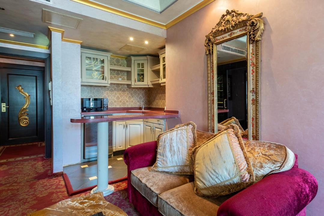 Hotel Q 4*
