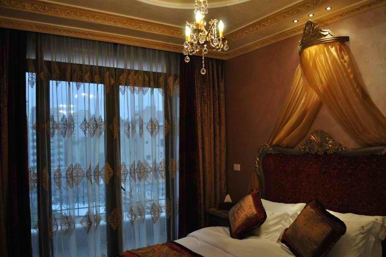 Q Hotel