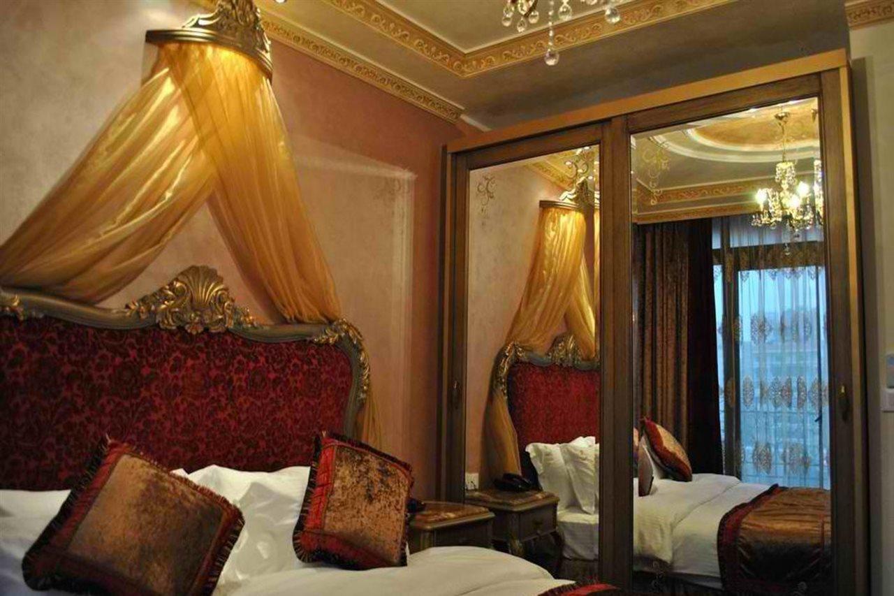 Q 4* Beirut